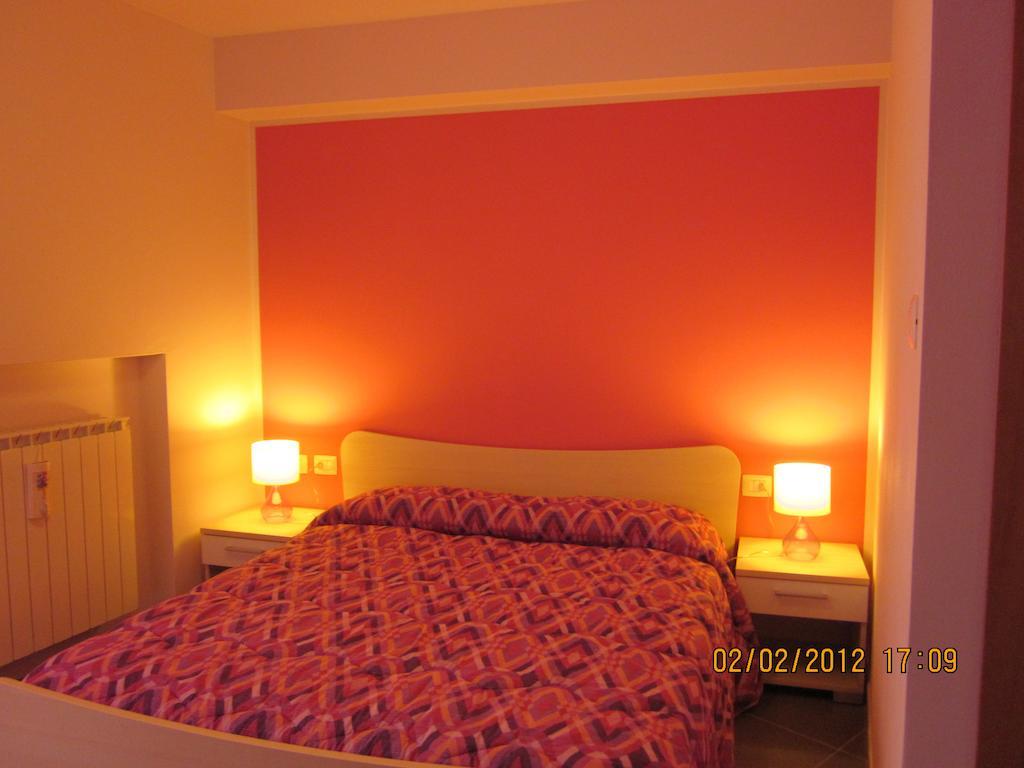 Monasterolo del Castello B&B Notte E Di מראה חיצוני תמונה